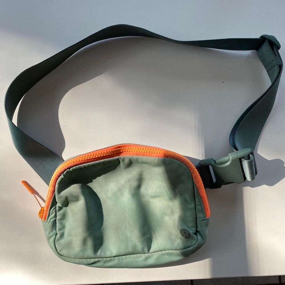 Lululemon everywhere belt bag